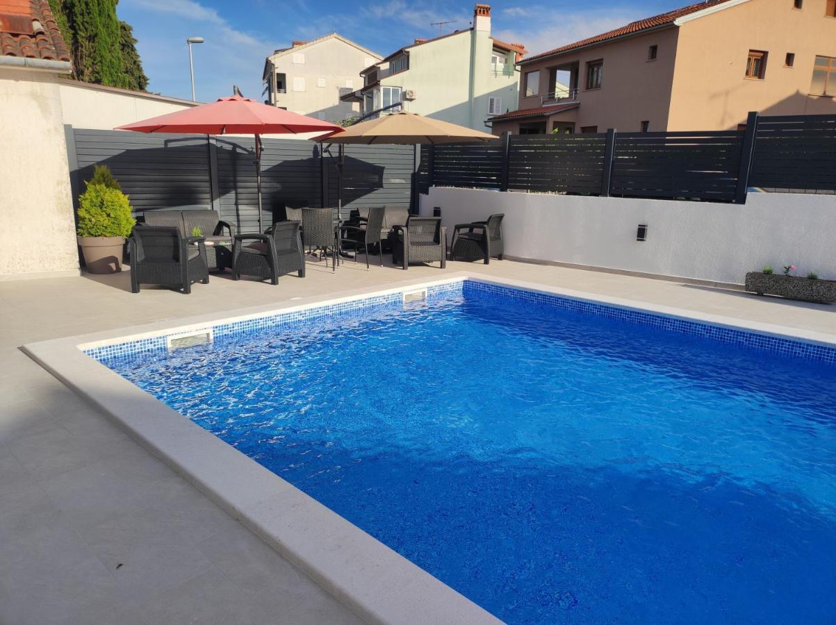Viktor Rooms And Apartments Rovinj Bagian luar foto