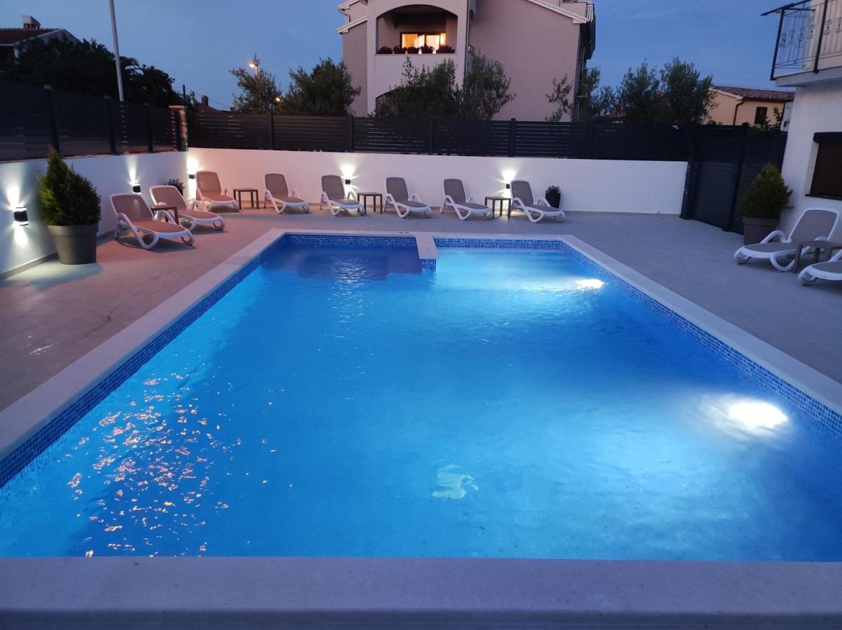 Viktor Rooms And Apartments Rovinj Bagian luar foto