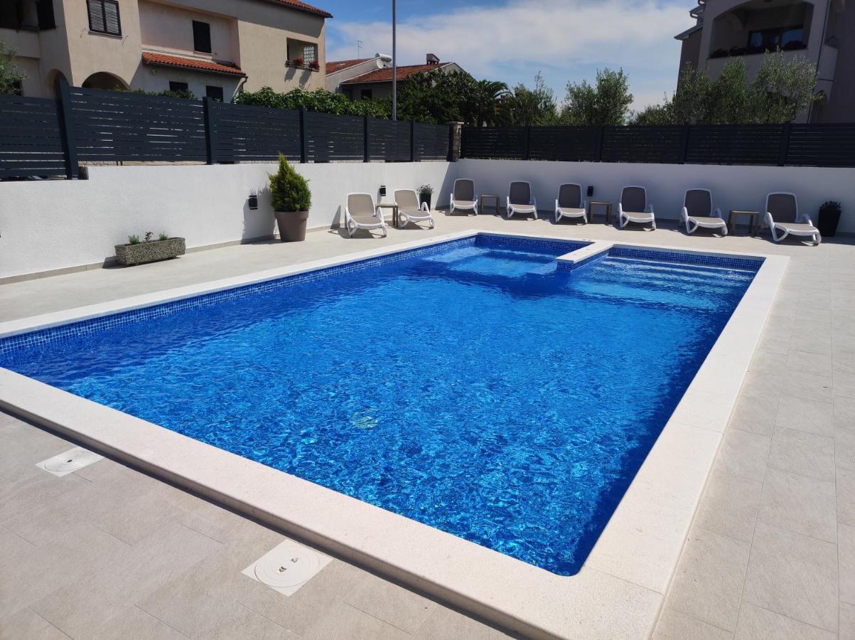 Viktor Rooms And Apartments Rovinj Bagian luar foto