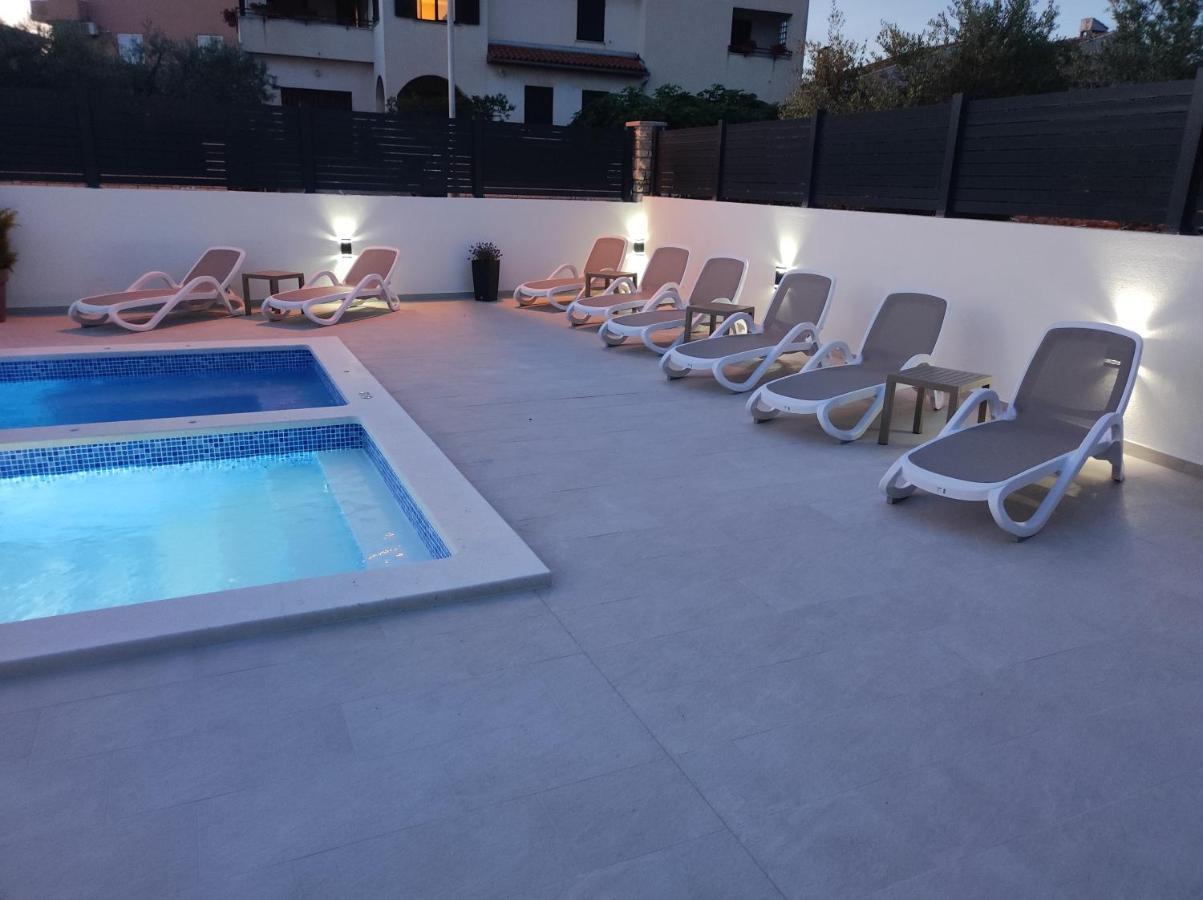 Viktor Rooms And Apartments Rovinj Bagian luar foto