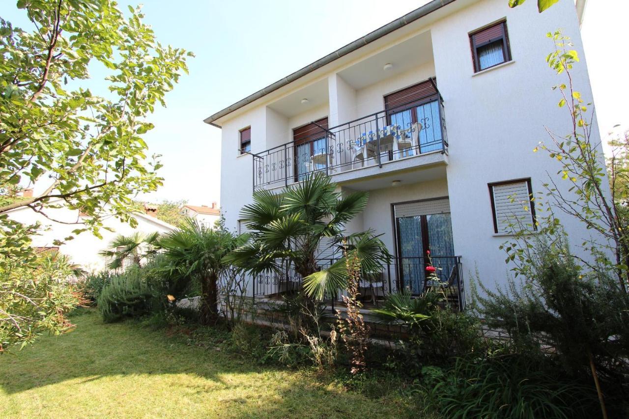 Viktor Rooms And Apartments Rovinj Bagian luar foto