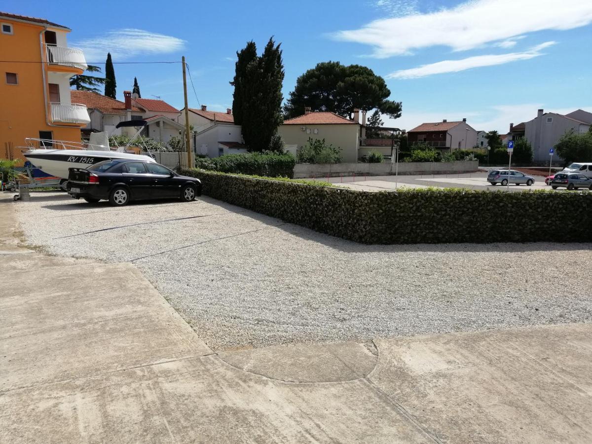 Viktor Rooms And Apartments Rovinj Bagian luar foto