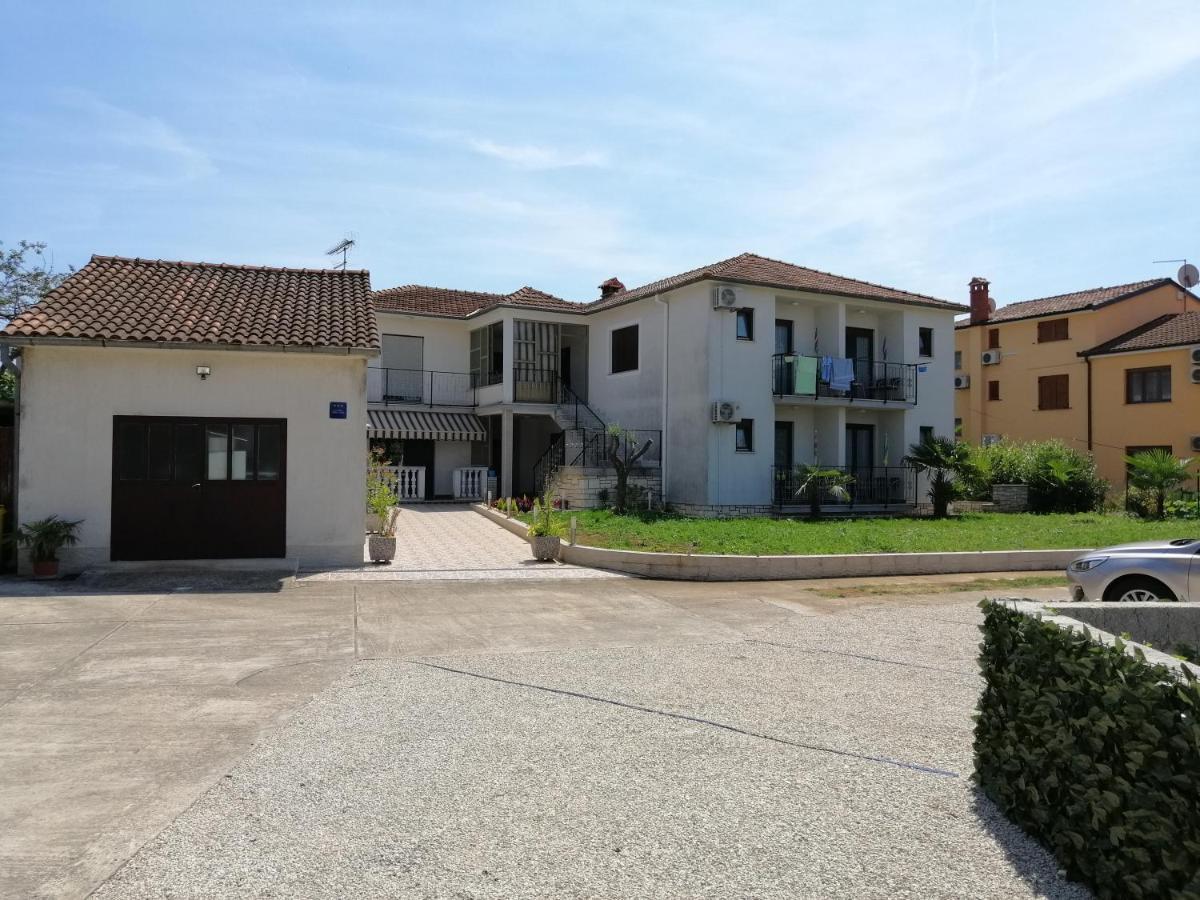 Viktor Rooms And Apartments Rovinj Bagian luar foto