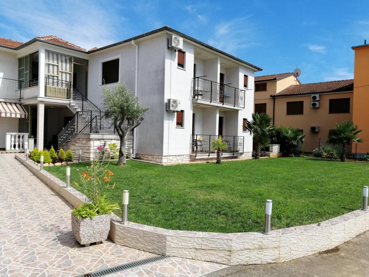 Viktor Rooms And Apartments Rovinj Bagian luar foto