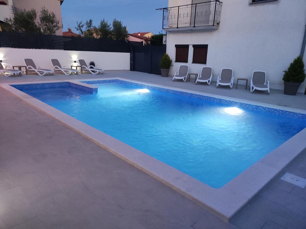 Viktor Rooms And Apartments Rovinj Bagian luar foto