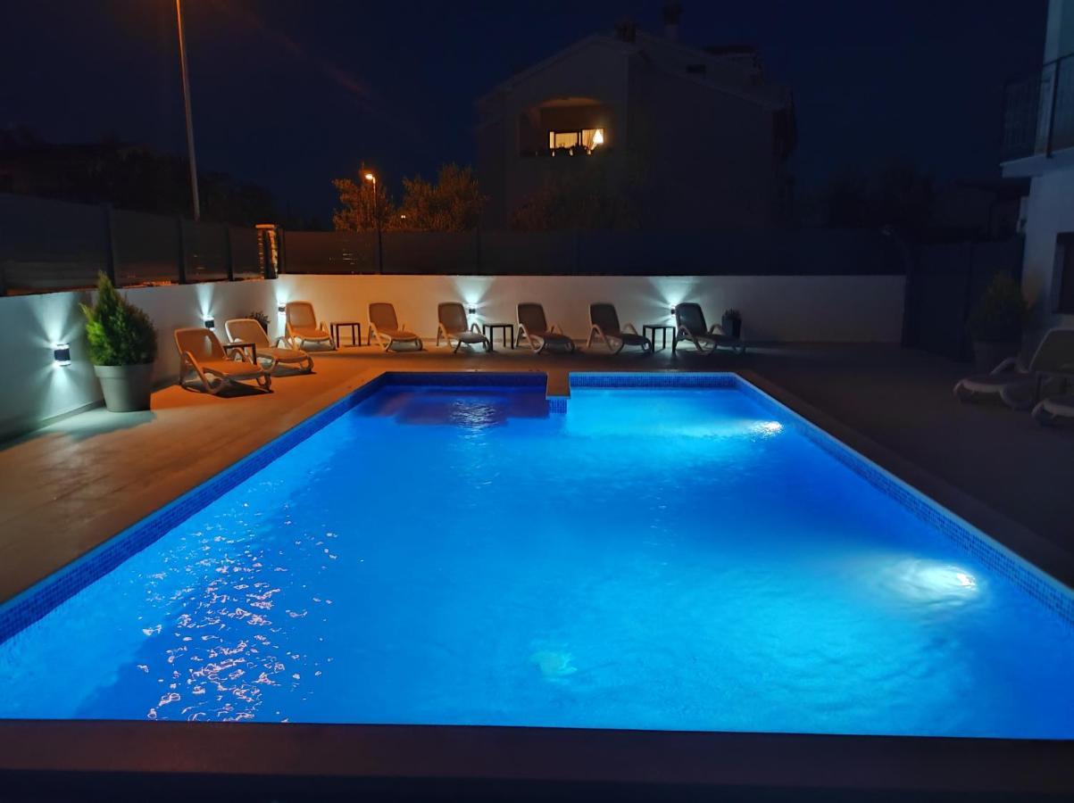 Viktor Rooms And Apartments Rovinj Bagian luar foto
