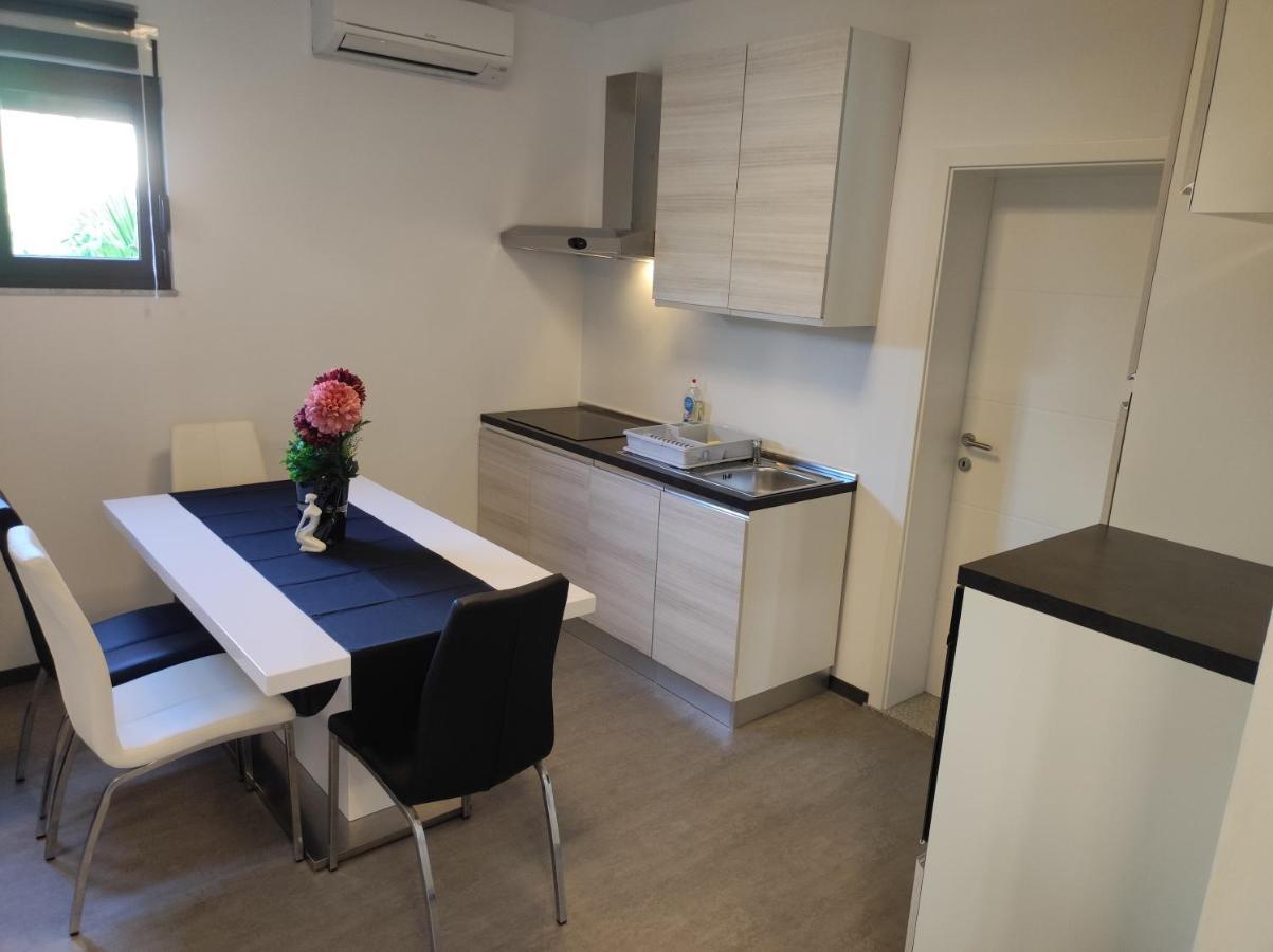 Viktor Rooms And Apartments Rovinj Bagian luar foto
