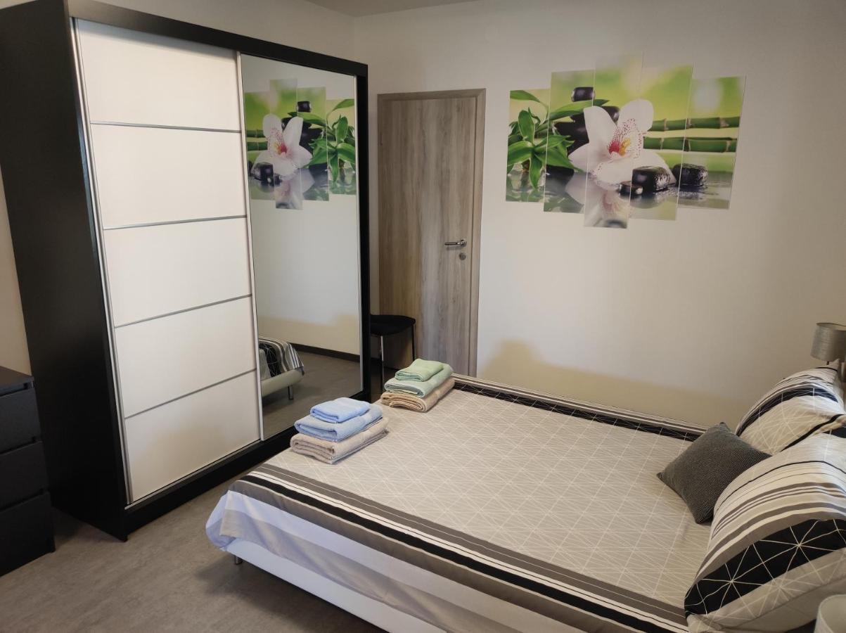 Viktor Rooms And Apartments Rovinj Bagian luar foto
