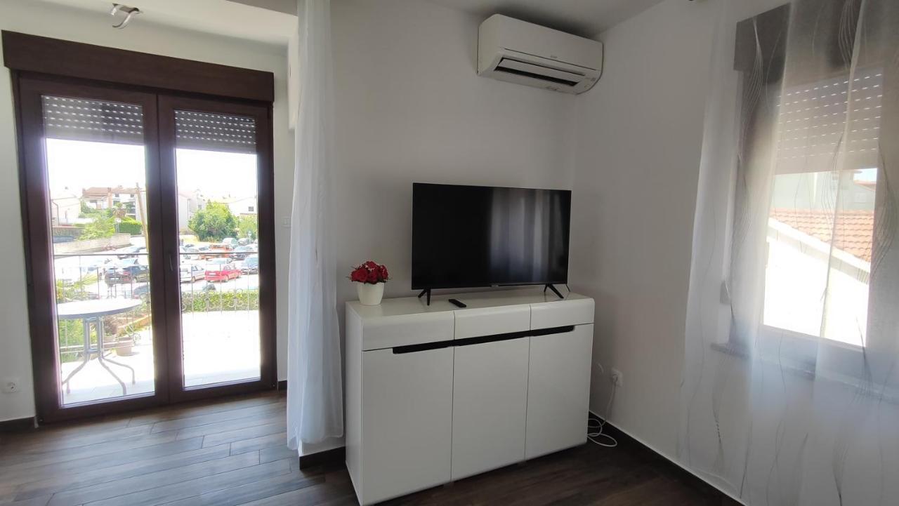Viktor Rooms And Apartments Rovinj Bagian luar foto