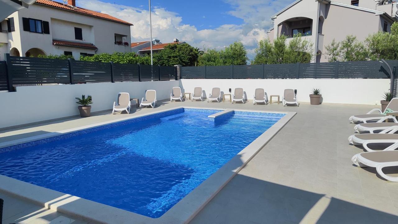 Viktor Rooms And Apartments Rovinj Bagian luar foto