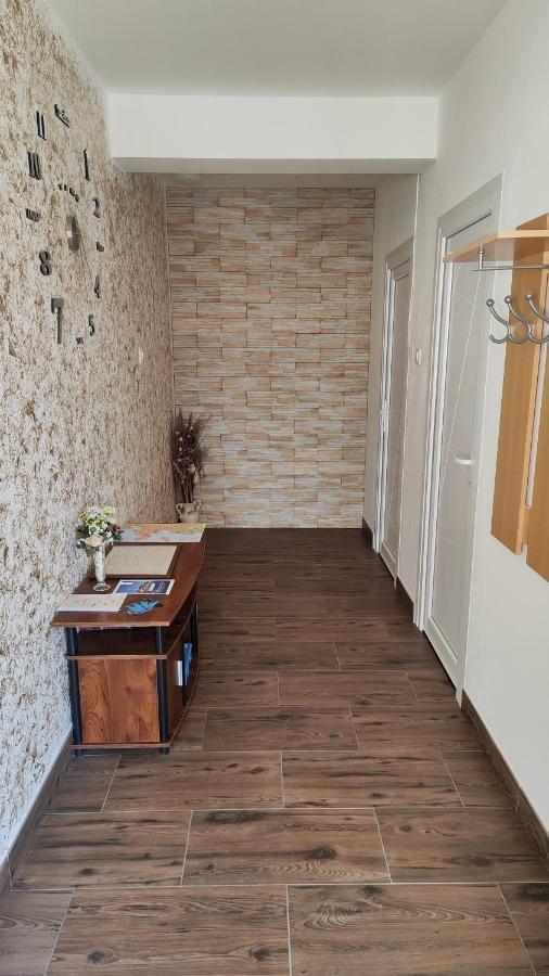 Viktor Rooms And Apartments Rovinj Bagian luar foto