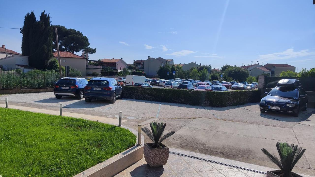 Viktor Rooms And Apartments Rovinj Bagian luar foto