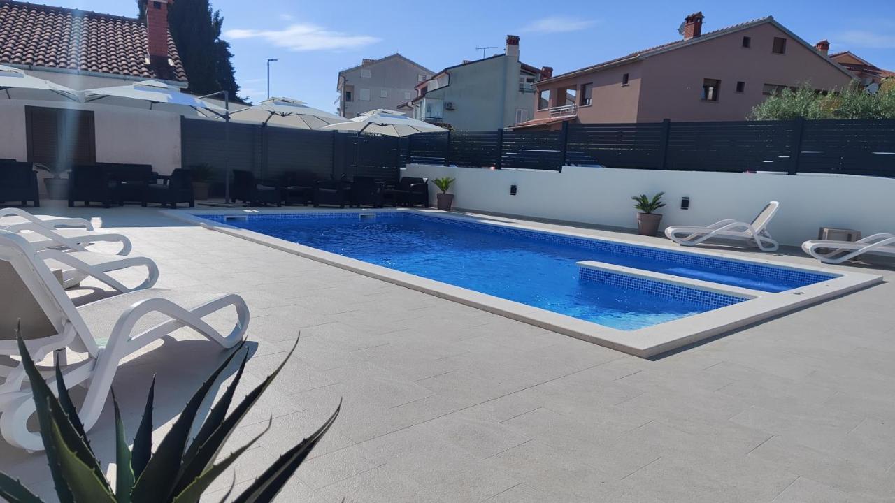 Viktor Rooms And Apartments Rovinj Bagian luar foto