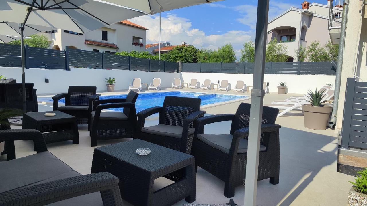 Viktor Rooms And Apartments Rovinj Bagian luar foto