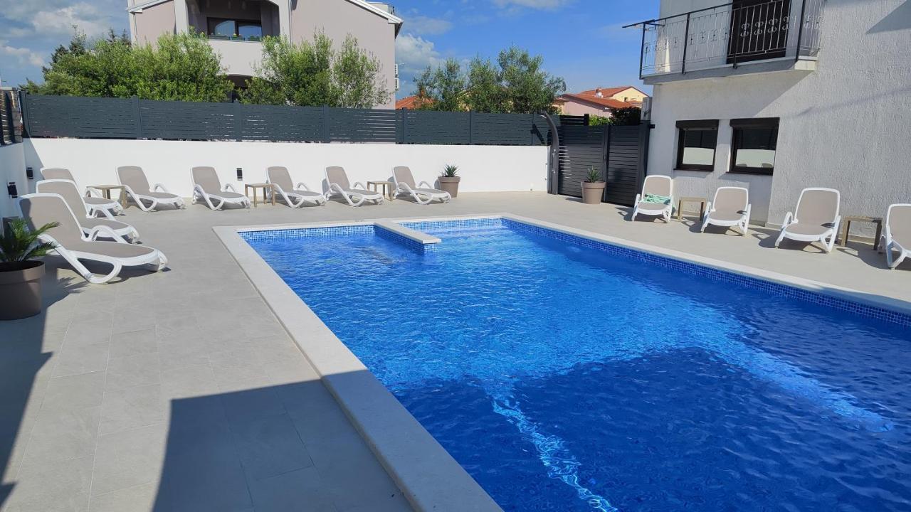 Viktor Rooms And Apartments Rovinj Bagian luar foto
